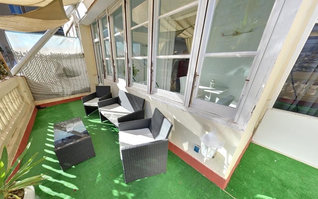 Des Artistes Hostel